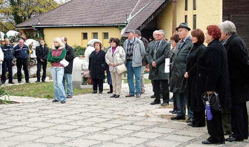 Az-avatáson-a-város-vezetői, intézményvezetők -a-temetkezési-szolgáltatók-és-számos-civil-szervezet-képviselője-is-részt-vett