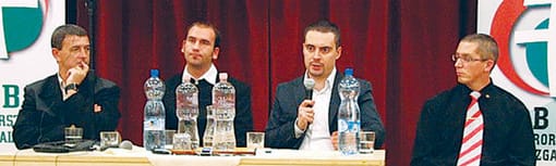 Szilágyi-György-kabinetvezető-Tóth-Péter-Csongrád-megyei-elnök-Vona-Gábor-a-párt-országos-elnöke-és-ifj-Valkai-Csaba-helyi-elnök