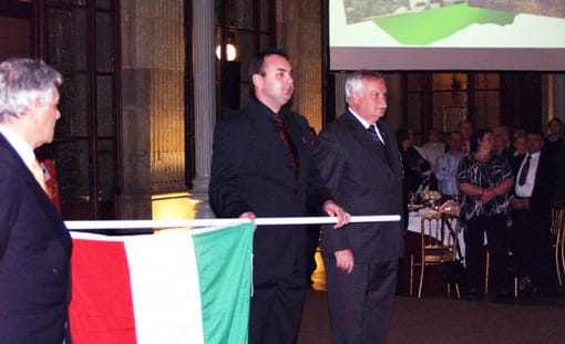 A MAGYAR Zászló és Gyerkó Tibor a világbajnokságon.
