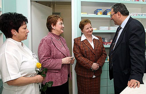 Dr. Baráth Lajos Magyar Annát tájékoztatja
