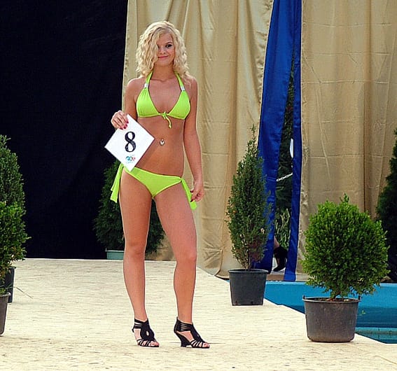 Danka Anita 8-as sorszámmal