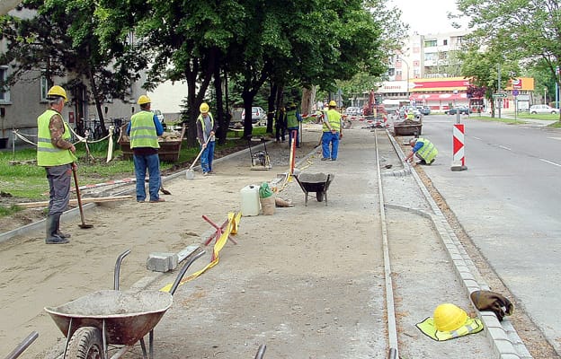 Kerékpárút építés a főutcán 2010. május 10. Fotó Dömsödi Mihály
