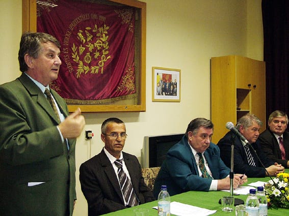 Szűcs György IPOSZ elnök felszólalás közben