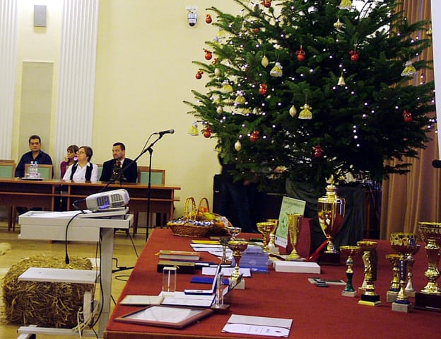 Elismerések a város karácsonyfája alatt