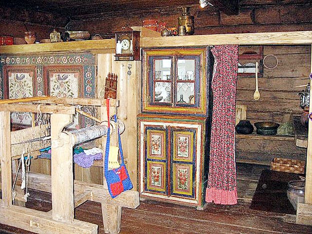 Lakóház belseje.