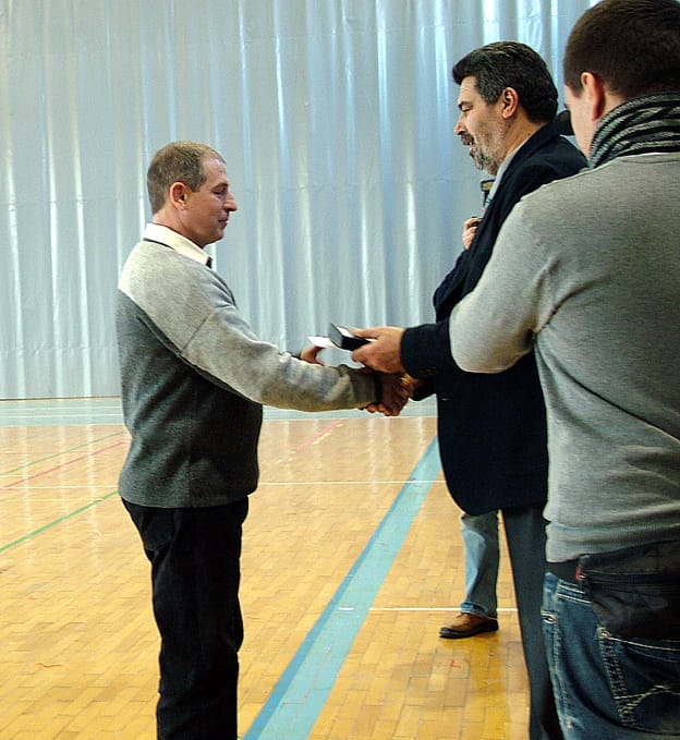 Elismerés Tóth Bélának a Petőfi DSE edzőjének.