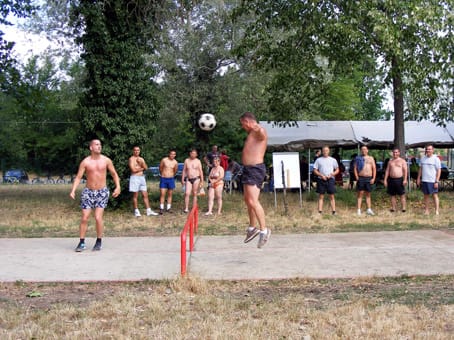 A strandröplabdázás is igen népszerű volt.jpg