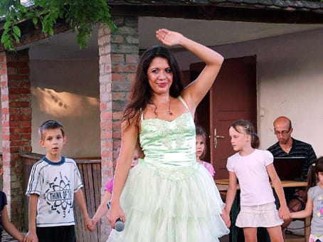 Anita és a gyerekek.