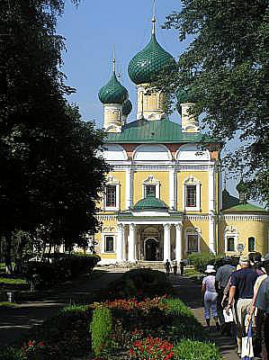 Hagymakupolás templomok csábítják a turistákat.