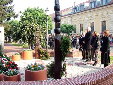 Szentesért egyesület koszorúz.