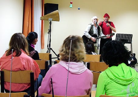 Ajándék műsor a Családsegítő Központban.