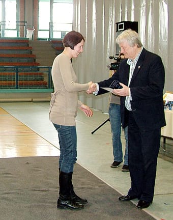 Elismerés Rozgonyi Eszter szeniorúszónak.