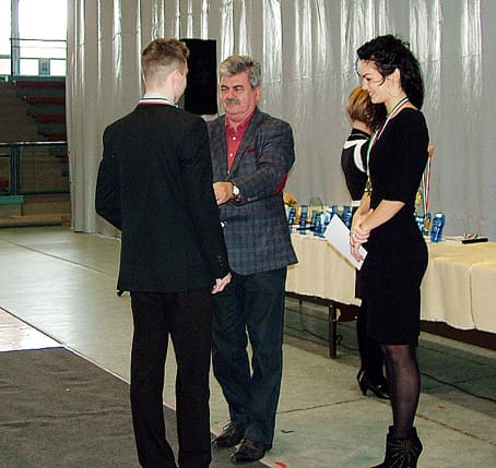 Elismerés a Szilver TSE táncosainak.