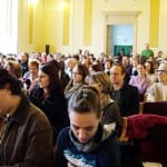Népes felnőtt közönség várta a gyermeki lélek jó ismerőjét.