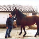 Váczi Imre a lótartásról beszél a kicsiknek.