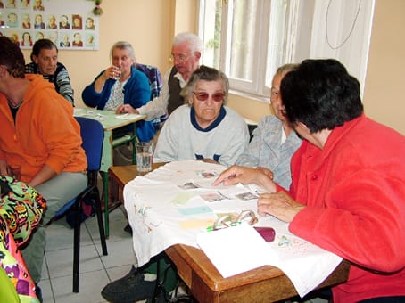 A sarokban a Háromperháromasok pihennek kicsit.