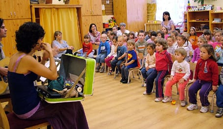 Varázsbőrönd, varázserdő és lakói.