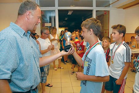 Klubünnepség a legügyesebbek elismerésével.