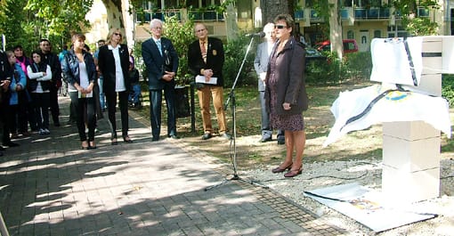 Vakok és gyengénlátók nevében köszönet.