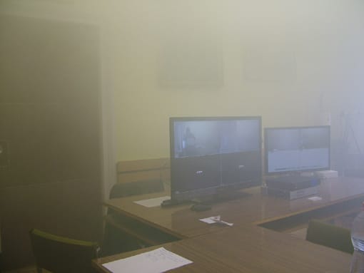 Elszabadult a fűstágyú a hivatalban.