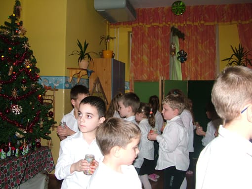 A karácsonyi ünnepség keretében tettük bejelentésünket a Szent Anna óviban.