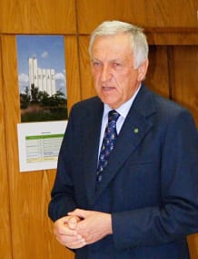 Dr. Csikai Miklós.
