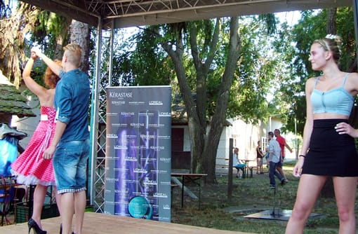 A hajviselet ötletek a mindennapok divatjából adtak ízelítőt.