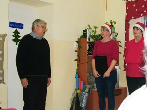 Sipos Antal körzeti képviselő sem érkezett üres kézel, rendszeresen támogatja a klub ellátottjait.