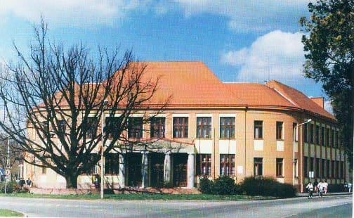 Az iskola épület.