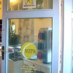 Nyitva.