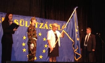 Becsuletzaszlo.jpg Becsuletzaszlo.jpg