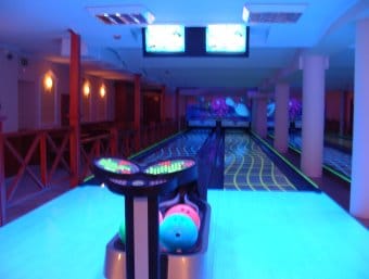 Európai_színvonalú_bowling_pálya_Szentesen.jpg Európai_színvonalú_bowling_pálya_Szentesen.jpg