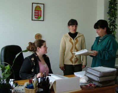 Danyi_Katalin_jegyző_Dancsó_Erzsábet_igazgatasi_főelőadó_Erdei_Anikó_adóügyi_főelőadó.jpg Danyi_Katalin_jegyző_Dancsó_Erzsábet_igazgatasi_főelőadó_Erdei_Anikó_adóügyi_főelőadó.jpg