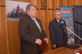 A_megbízólevél_átvételekor.jpg A_megbízólevél_átvételekor.jpg