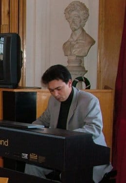 Lakatos_Béla_zongorajátéka.jpg Lakatos_Béla_zongorajátéka.jpg