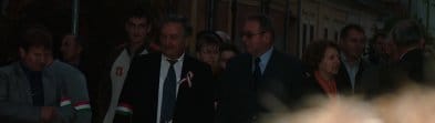 Ünneplők_a_Kiss_Bálint_utcában.jpg Ünneplők_a_Kiss_Bálint_utcában.jpg