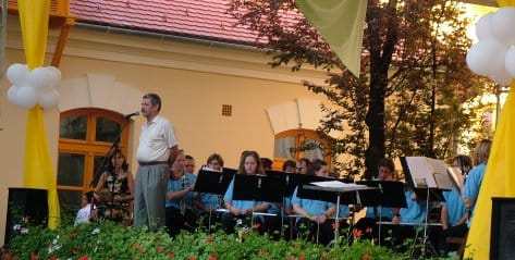 Hangverseny_a_Megyeháza_udvarán.jpg Hangverseny_a_Megyeháza_udvarán.jpg