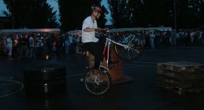 Kerékpáros_akrobatika.jpg