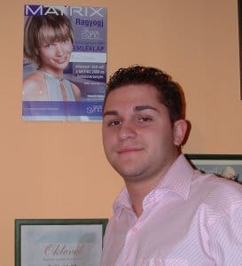 Biár Csaba az oklevéllel.jpg