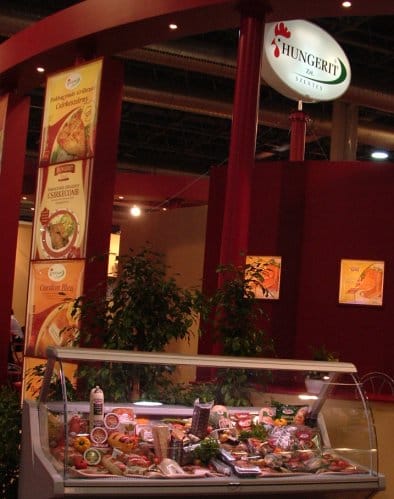 Hungerit stand előlről.jpg