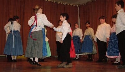A Jövőnkért Alapfokú Művészeti Iskola kis táncosai.jpg A Jövőnkért Alapfokú Művészeti Iskola kis táncosai.jpg