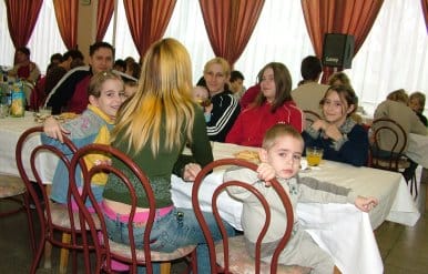 Benkőék hét gyermekükkel érkeztek.jpg Benkőék hét gyermekükkel érkeztek.jpg