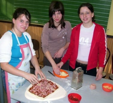 Pizzakészítés.jpg Pizzakészítés.jpg