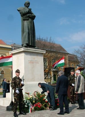 A Sz&ouml;vets&eacute;g Szentes Felemelked&eacute;s&eacute;&eacute;rt koszor&uacute;z.jpg