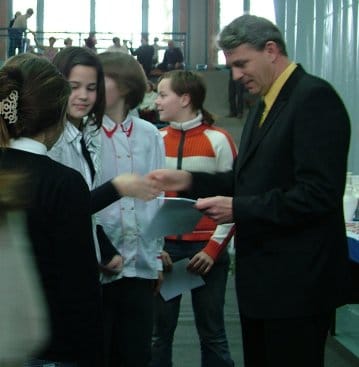 Rébeli Sz. Tamás, a sportbizottság elnöke köszönti a fiatalokat.jpg Rébeli Sz. Tamás, a sportbizottság elnöke köszönti a fiatalokat.jpg