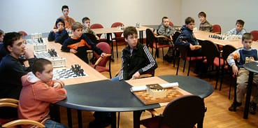 Gyermek sakkbajnokság kezdődött.jpg