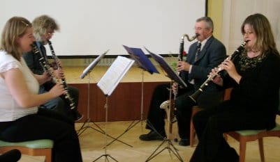 A_Lajtha_L&aacute;szl&oacute;_Alapfok&uacute;_Műv&eacute;szeti_Iskola_tan&aacute;rai_műsorukkal_k&ouml;sz&ouml;nt&ouml;tt&eacute;k_a_megjelenteket.jpg