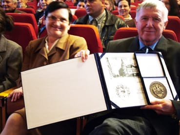 Dr_Cs&iacute;ky_L&aacute;szl&oacute;_&eacute;s_feles&eacute;ge.jpg