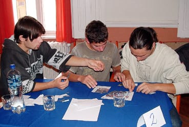 A_csongrádiak_is_lázasan_keresik_a_részleteket.jpg A_csongrádiak_is_lázasan_keresik_a_részleteket.jpg