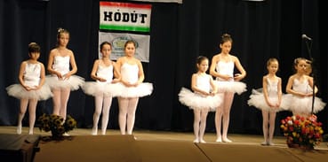 A J&ouml;vőnk&eacute;rt_kis_balettosai.jpg